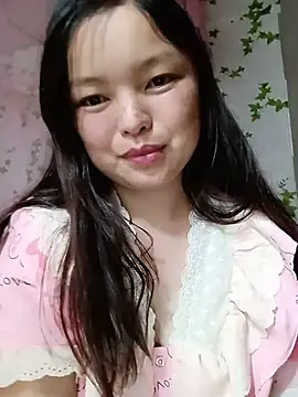 Snapshot of Linna-bae chatting on July 5, 11:06 am Linna-bae online show from July 5, 11:06 am