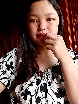 Snapshot of Linna-bae chatting on July 10, 2:05 am Linna-bae online show from July 10, 2:05 am