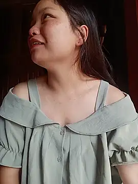 Snapshot of Linna-bae chatting on August 5, 3:20 am Linna-bae online show from August 5, 3:20 am