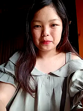 Snapshot of Linna-bae chatting on August 6, 10:28 am Linna-bae online show from August 6, 10:28 am