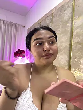 Snapshot of NaomiWhite_ chatting on July 21, 7:49 pm NaomiWhite online show from July 21, 7:49 pm