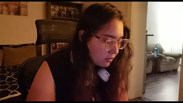 Snapshot of RosieBonbon chatting on June 6, 9:41 pm RosieBonbon online show from June 6, 9:41 pm