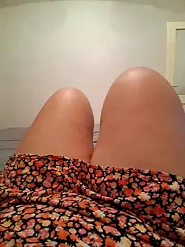Snapshot of RosieBonbon chatting on June 23, 5:44 pm RosieBonbon online show from June 23, 5:44 pm