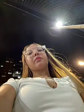 Snapshot of Sexy_emily_outdoors_ chatting on June 11, 12:43 am Sexy emily outdoors online show from June 11, 12:43 am