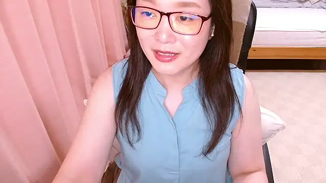 Snapshot of LENA-xo chatting on June 21, 6:38 am LENA-xo online show from June 21, 6:38 am