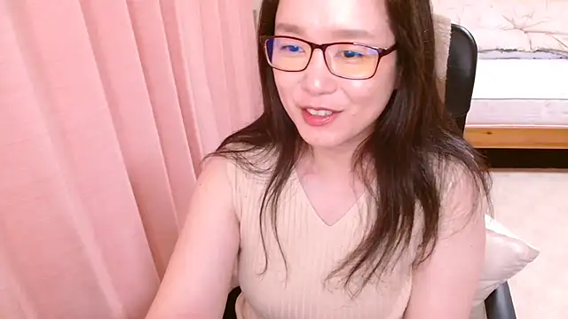 Snapshot of LENA-xo chatting on June 28, 7:03 am LENA-xo online show from June 28, 7:03 am