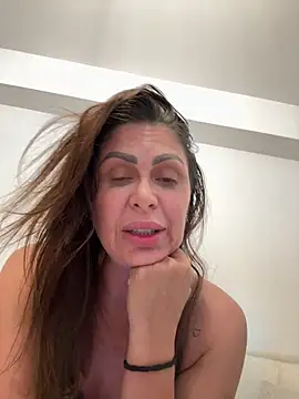 Snapshot of Evelyn_Anya chatting on June 9, 9:26 pm Evelyn Anya online show from June 9, 9:26 pm