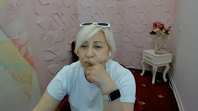 Snapshot of Fabolous_love chatting on June 8, 12:05 pm Fabolous love online show from June 8, 12:05 pm