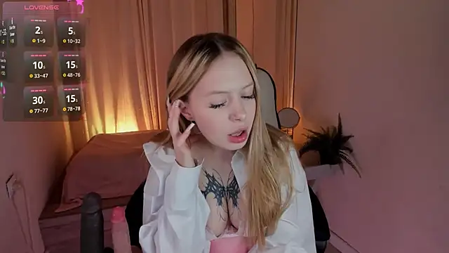 Snapshot of Veronika_Blush chatting on June 23, 9:18 am Veronika Blush online show from June 23, 9:18 am