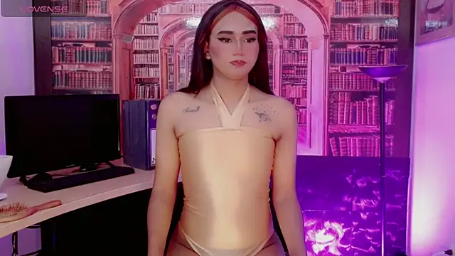 Kimberly Lopez online show from June 18, 3:18 am