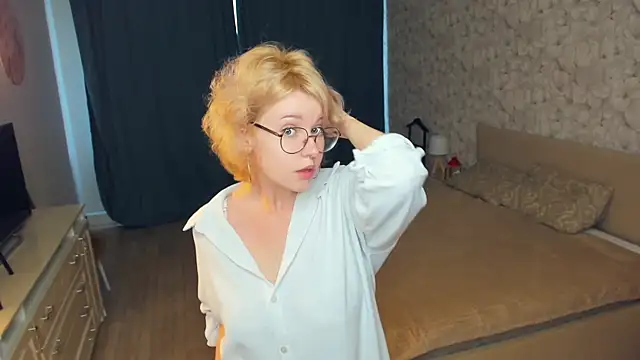 Snapshot of CarmelitaTruiolo chatting on June 10, 8:57 am CarmelitaTruiolo online show from June 10, 8:57 am