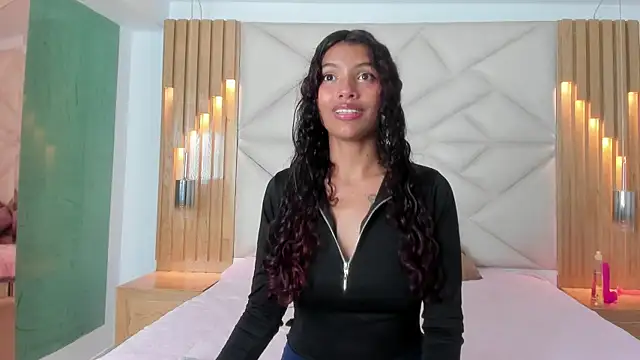 Snapshot of Aylin_valerie chatting on June 18, 7:29 pm Aylin valerie online show from June 18, 7:29 pm