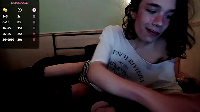 Snapshot of Straything chatting on June 15, 8:55 pm Straything online show from June 15, 8:55 pm
