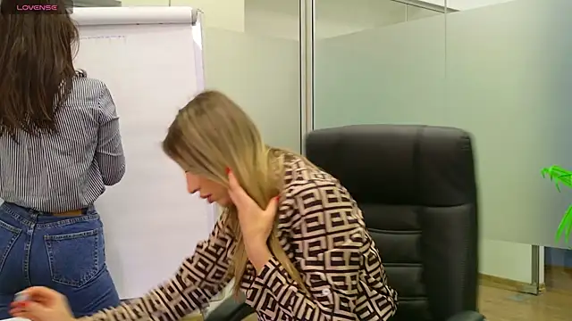 BabesGoWild online show from February 19, 5:16 am