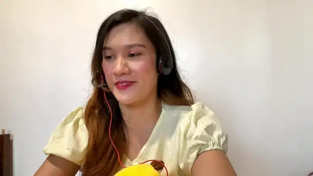 Snapshot of LoreenWasiuta chatting on June 8, 5:19 am LoreenWasiuta online show from June 8, 5:19 am