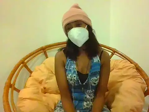 Snapshot of queen_shelly chatting on July 3, 9:21 pm queen shelly online show from July 3, 9:21 pm