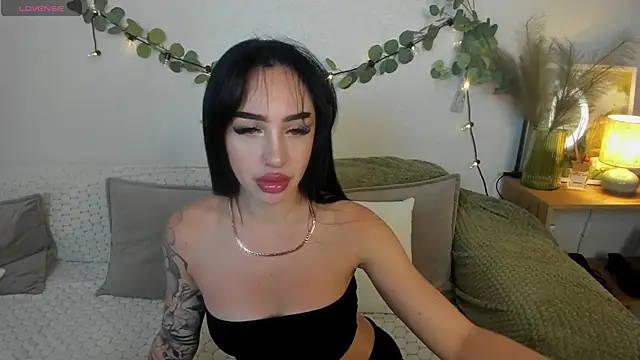 Snapshot of MayaGlamour chatting on July 1, 6:15 am MayaGlamour online show from July 1, 6:15 am