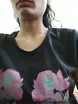 Snapshot of Shaina01 chatting on June 14, 10:28 am Shaina01 online show from June 14, 10:28 am