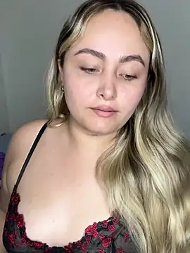 Snapshot of Rositafresitaa chatting on August 8, 2:14 am Rositafresitaa online show from August 8, 2:14 am