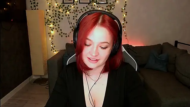 Snapshot of MiaSelene_ chatting on June 18, 1:50 am MiaSelene online show from June 18, 1:50 am