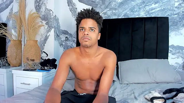 Snapshot of TaylorAndThalia chatting on July 14, 7:08 pm TaylorAndThalia online show from July 14, 7:08 pm