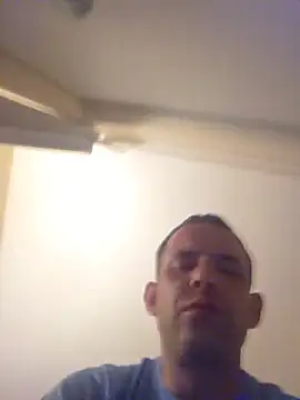 Snapshot of SingingTrunks chatting on July 17, 11:53 pm SingingTrunks online show from July 17, 11:53 pm
