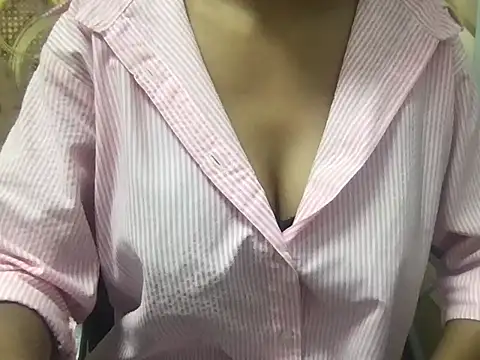 Snapshot of Sizzling_Maya chatting on June 11, 9:40 am Sizzling Maya online show from June 11, 9:40 am