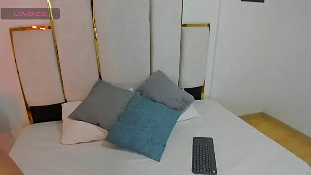 Snapshot of LiamBastien chatting on June 19, 3:44 am LiamBastien online show from June 19, 3:44 am