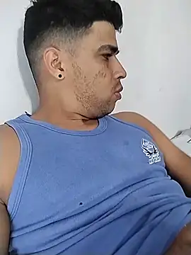 Snapshot of moreno1c chatting on June 7, 4:49 am moreno1c online show from June 7, 4:49 am