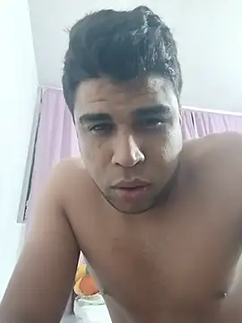 Snapshot of moreno1c chatting on June 22, 7:05 am moreno1c online show from June 22, 7:05 am