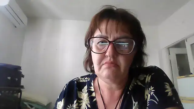 Snapshot of ErikaXShine chatting on June 18, 11:58 am ErikaXShine online show from June 18, 11:58 am