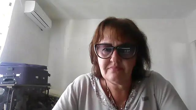 Snapshot of ErikaXShine chatting on June 22, 12:13 pm ErikaXShine online show from June 22, 12:13 pm