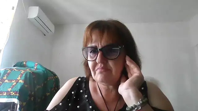 Snapshot of ErikaXShine chatting on June 28, 12:00 pm ErikaXShine online show from June 28, 12:00 pm