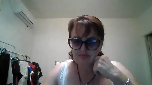 Snapshot of ErikaXShine chatting on July 27, 7:21 pm ErikaXShine online show from July 27, 7:21 pm