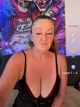 Snapshot of MumGabriela chatting on July 25, 10:46 am MumGabriela online show from July 25, 10:46 am