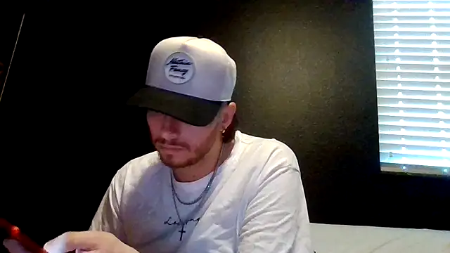 Snapshot of Mikecloudyhawk chatting on June 22, 1:07 am Mikecloudyhawk online show from June 22, 1:07 am