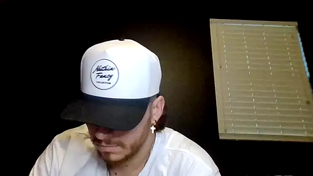 Snapshot of Mikecloudyhawk chatting on June 22, 3:25 am Mikecloudyhawk online show from June 22, 3:25 am
