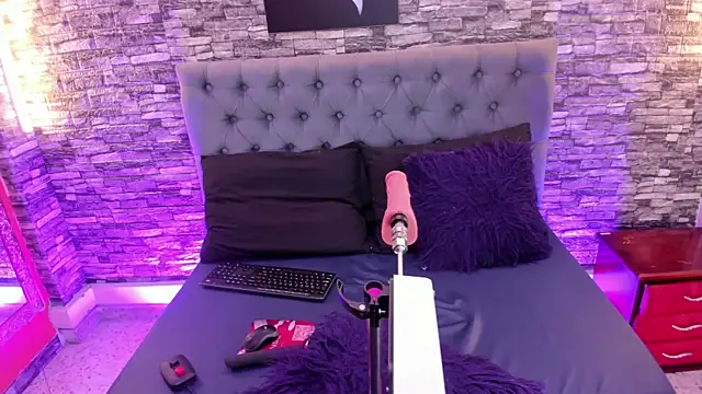 Snapshot of AngeliqueGirard chatting on July 20, 3:03 pm AngeliqueGirard online show from July 20, 3:03 pm