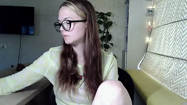 Snapshot of AvrilGillig chatting on June 24, 1:32 pm AvrilGillig online show from June 24, 1:32 pm