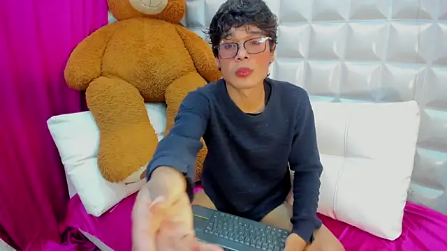 Snapshot of maximo_2019 chatting on July 5, 7:21 pm maximo 2019 online show from July 5, 7:21 pm