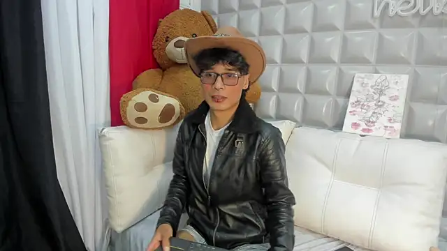 Snapshot of maximo_2019 chatting on July 15, 4:56 pm maximo 2019 online show from July 15, 4:56 pm