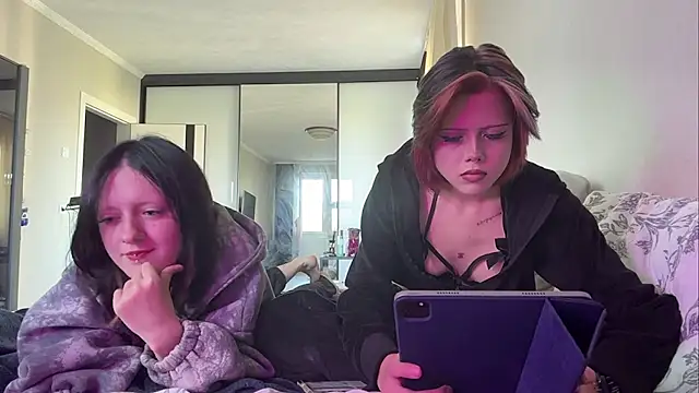Snapshot of Catherine19Hunt chatting on June 17, 4:19 pm Catherine19Hunt online show from June 17, 4:19 pm