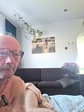 Snapshot of ewcia12 chatting on June 13, 5:38 am ewcia12 online show from June 13, 5:38 am