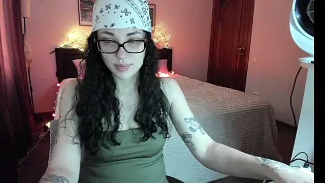 elisskriter online show from July 13, 4:15 am
