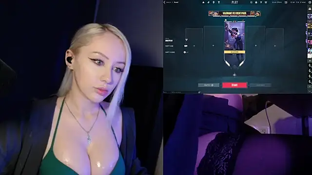 roxxyrowe online show from July 8, 9:30 pm