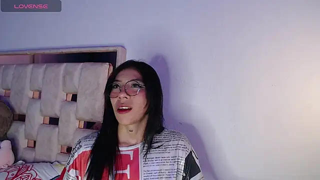 Snapshot of LAILA_GOMEZ1 chatting on June 13, 4:21 am LAILA GOMEZ1 online show from June 13, 4:21 am