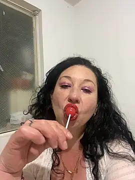 Snapshot of TheEmpress89 chatting on June 17, 3:31 am TheEmpress89 online show from June 17, 3:31 am