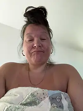 Snapshot of NUTTERBUTTA chatting on June 28, 6:47 pm NUTTERBUTTA online show from June 28, 6:47 pm