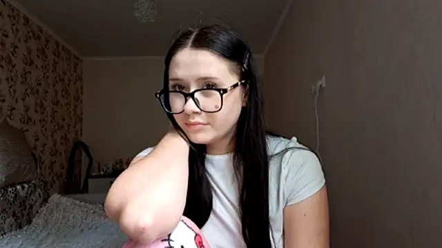 Snapshot of altcutie chatting on June 15, 8:05 am altcutie online show from June 15, 8:05 am