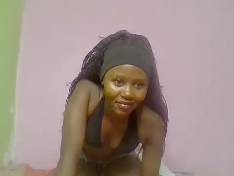 Snapshot of cute_bee chatting on June 24, 8:08 pm cute bee online show from June 24, 8:08 pm